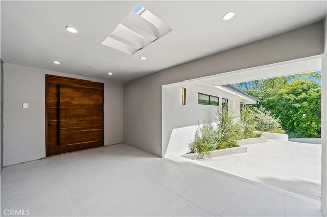 16105 Clear Oak Drive, Encino, CA 91436