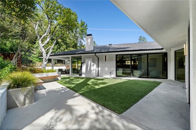 16105 Clear Oak Drive, Encino, CA 91436