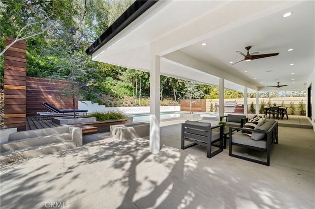 16105 Clear Oak Drive, Encino, CA 91436