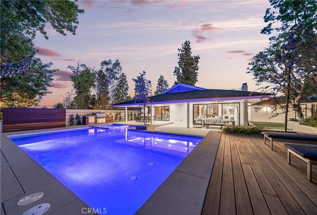 16105 Clear Oak Drive, Encino, CA 91436