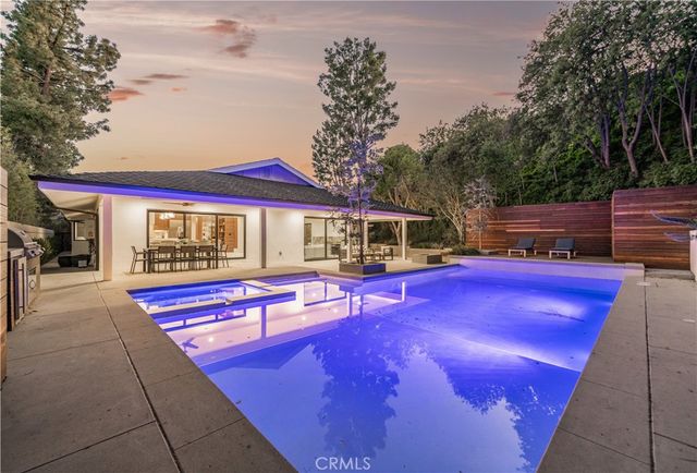 16105 Clear Oak Drive, Encino, CA 91436