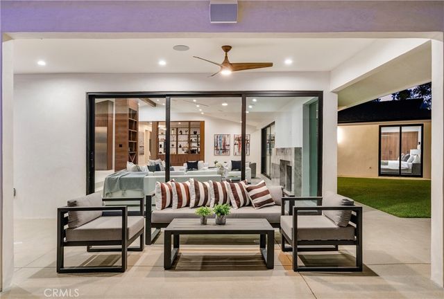 16105 Clear Oak Drive, Encino, CA 91436