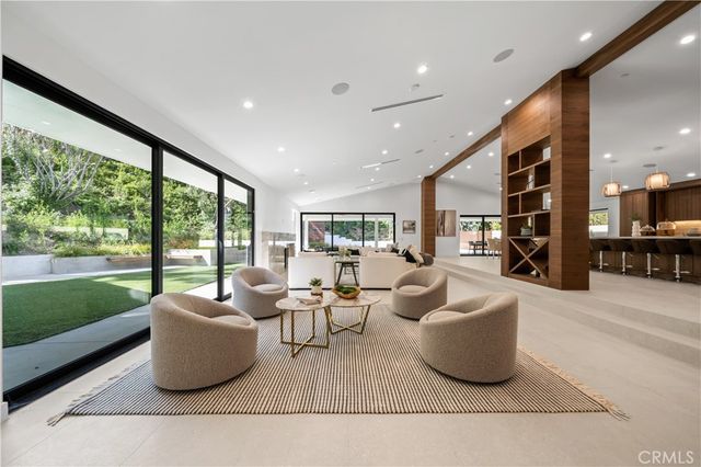 16105 Clear Oak Drive, Encino, CA 91436