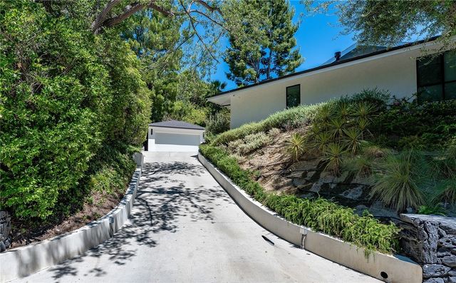 16105 Clear Oak Drive, Encino, CA 91436