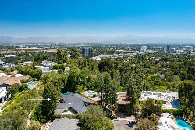 16105 Clear Oak Drive, Encino, CA 91436