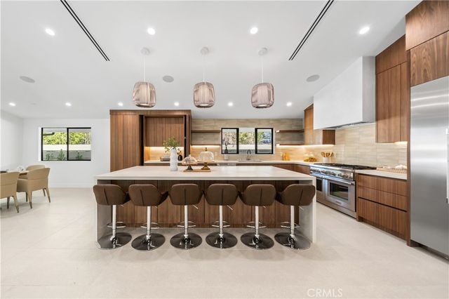 16105 Clear Oak Drive, Encino, CA 91436