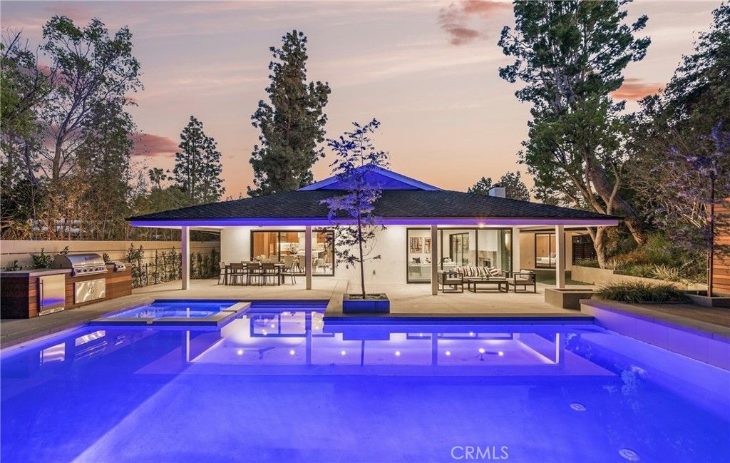 16105 Clear Oak Drive, Encino, CA 91436