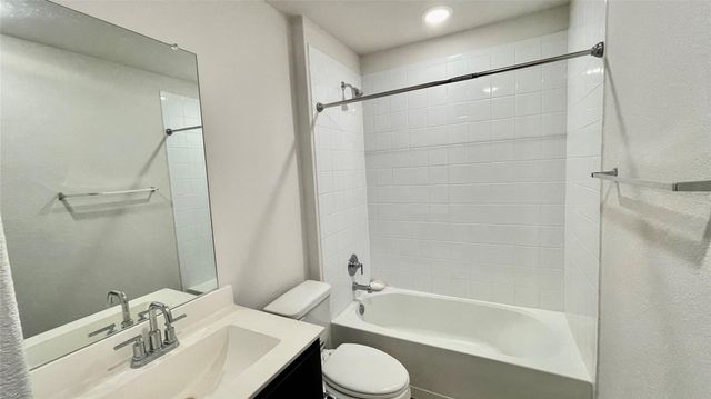 156 Medinah LN, San Marcos, TX 78666