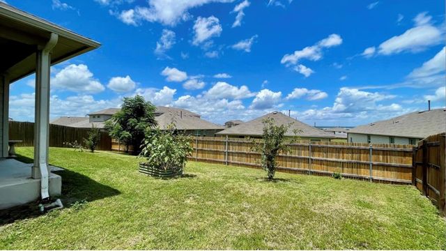 156 Medinah LN, San Marcos, TX 78666