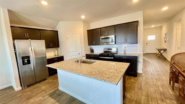 156 Medinah LN, San Marcos, TX 78666