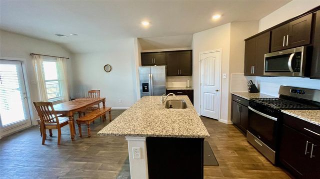 156 Medinah LN, San Marcos, TX 78666