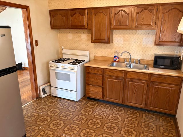 3824 S Cameron Avenue, Hammond, IN 46327