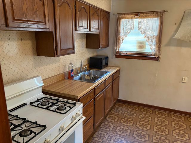 3824 S Cameron Avenue, Hammond, IN 46327