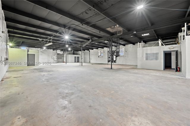 1050 E 24th St, Hialeah, FL 33013