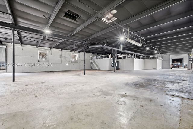 1050 E 24th St, Hialeah, FL 33013