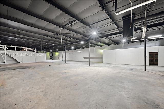 1050 E 24th St, Hialeah, FL 33013