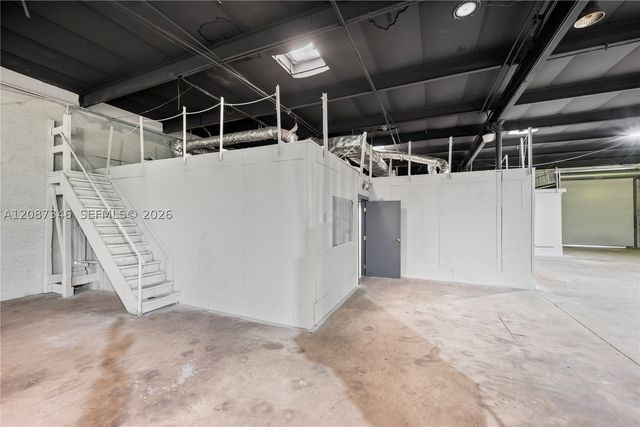 1050 E 24th St, Hialeah, FL 33013