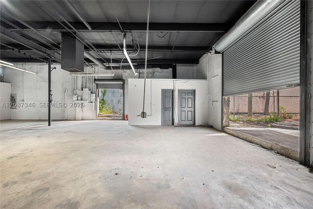 1050 E 24th St, Hialeah, FL 33013