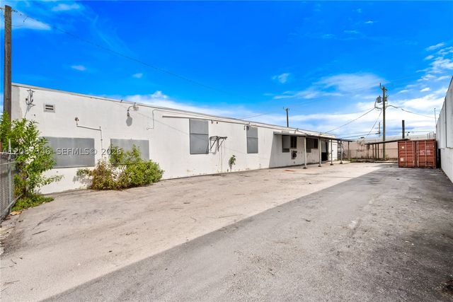 1050 E 24th St, Hialeah, FL 33013