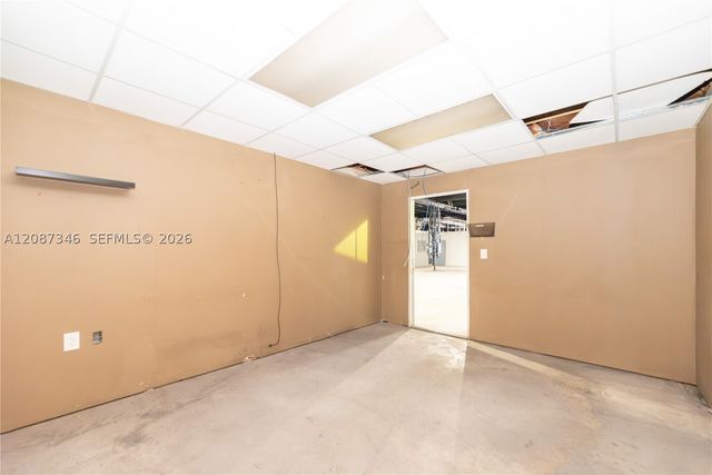 1050 E 24th St, Hialeah, FL 33013