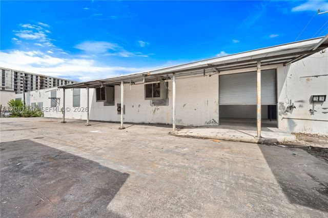 1050 E 24th St, Hialeah, FL 33013