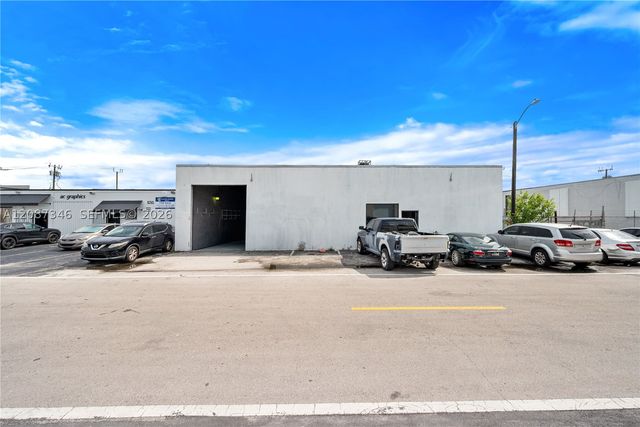 1050 E 24th St, Hialeah, FL 33013
