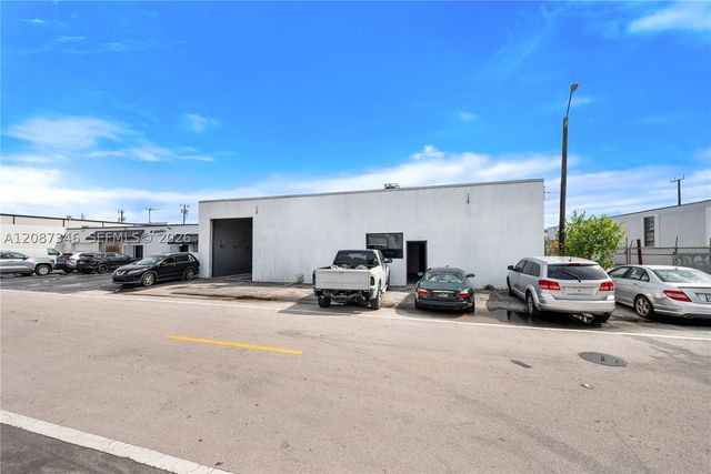 1050 E 24th St, Hialeah, FL 33013
