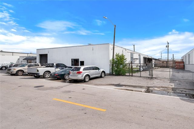 1050 E 24th St, Hialeah, FL 33013