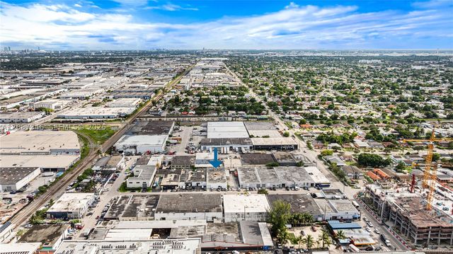 1050 E 24th St, Hialeah, FL 33013