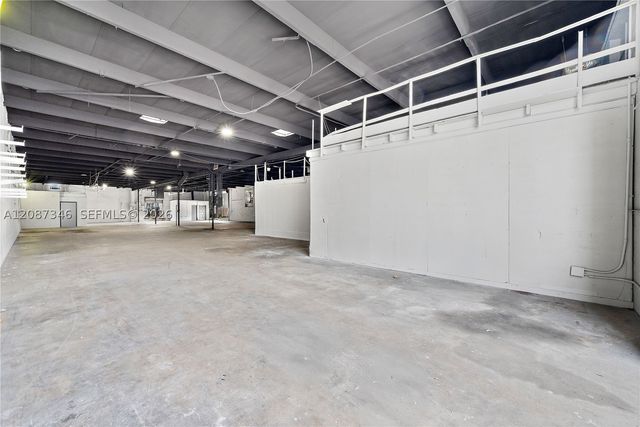 1050 E 24th St, Hialeah, FL 33013