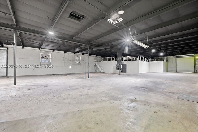 1050 E 24th St, Hialeah, FL 33013