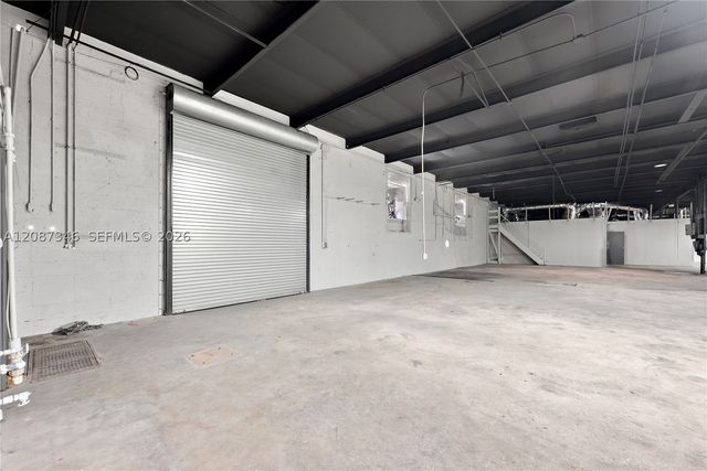 1050 E 24th St, Hialeah, FL 33013