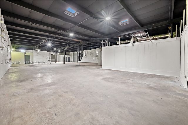 1050 E 24th St, Hialeah, FL 33013