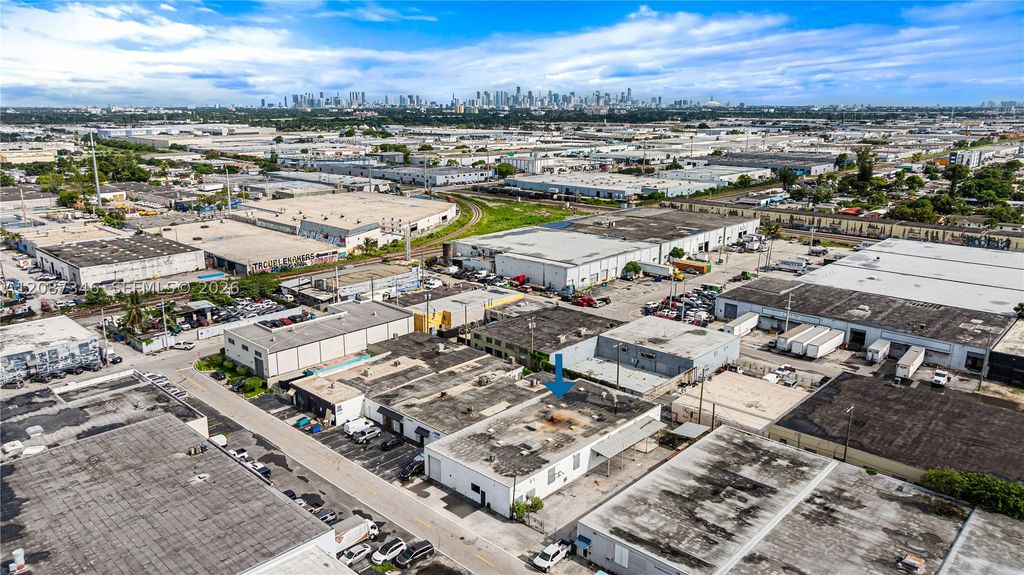 1050 E 24th St, Hialeah, FL 33013