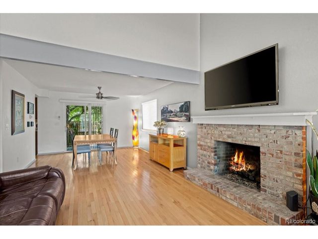 8060 Meadowdale Sq, Niwot, CO 80503