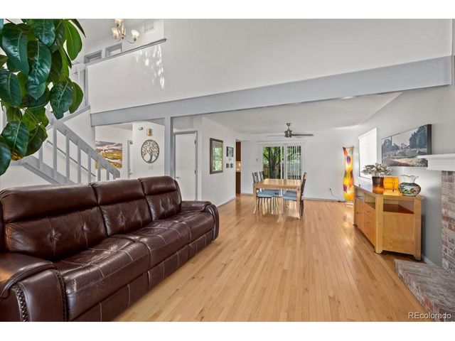 8060 Meadowdale Sq, Niwot, CO 80503
