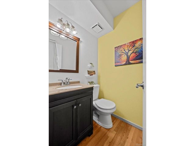 8060 Meadowdale Sq, Niwot, CO 80503