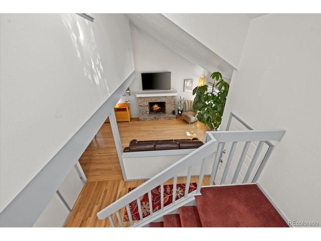 8060 Meadowdale Sq, Niwot, CO 80503