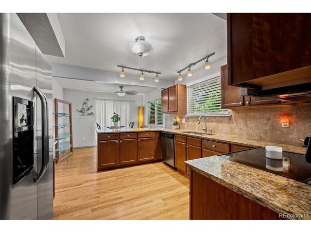 8060 Meadowdale Sq, Niwot, CO 80503