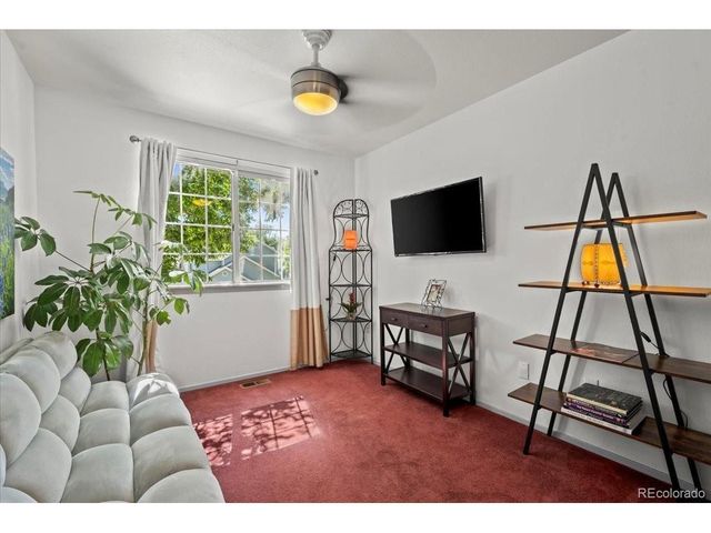 8060 Meadowdale Sq, Niwot, CO 80503