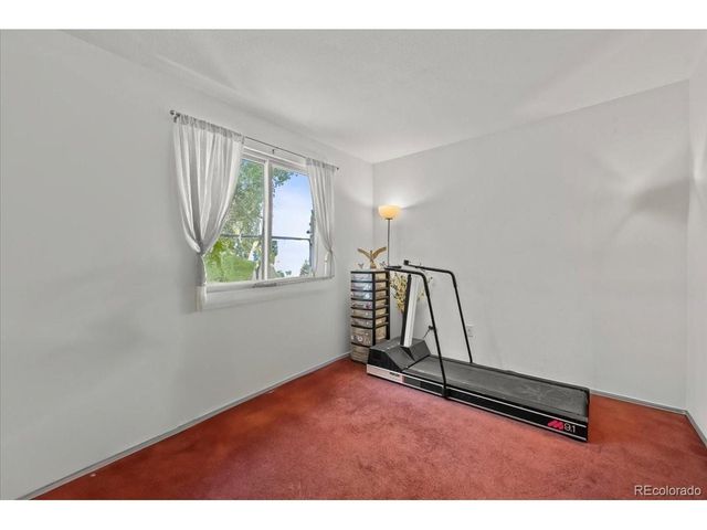 8060 Meadowdale Sq, Niwot, CO 80503