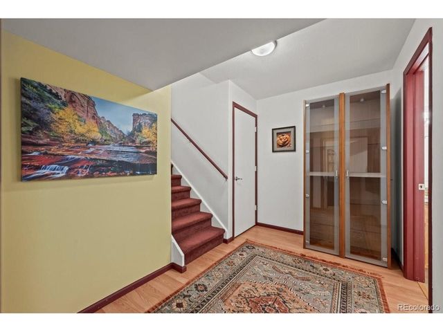 8060 Meadowdale Sq, Niwot, CO 80503