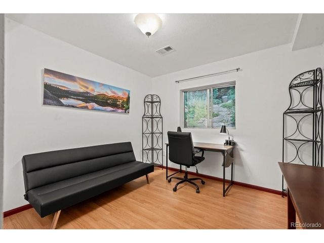 8060 Meadowdale Sq, Niwot, CO 80503