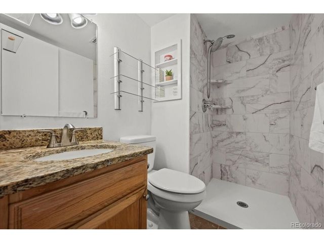8060 Meadowdale Sq, Niwot, CO 80503