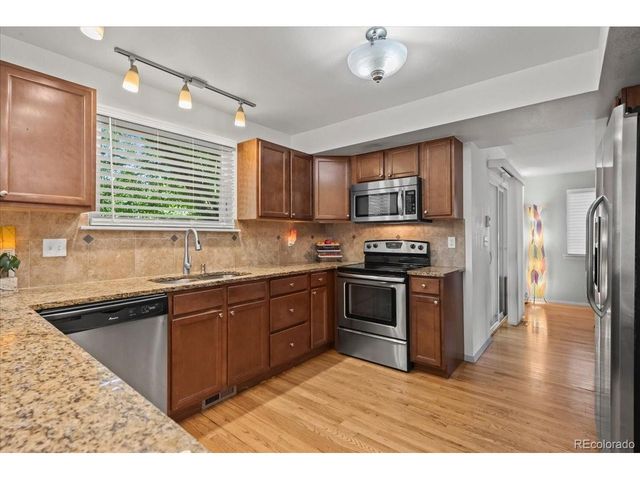 8060 Meadowdale Sq, Niwot, CO 80503