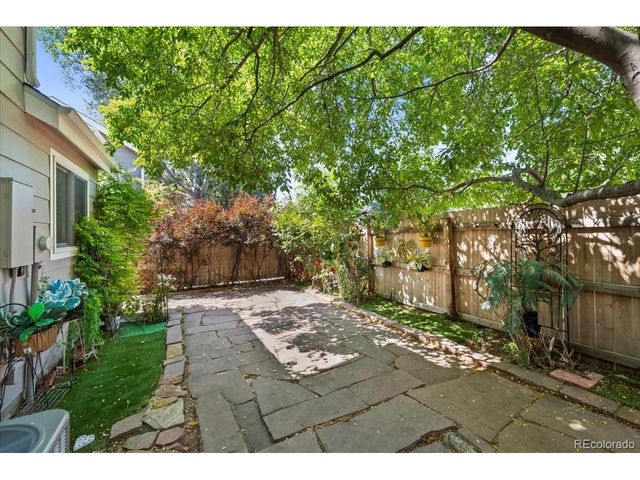 8060 Meadowdale Sq, Niwot, CO 80503