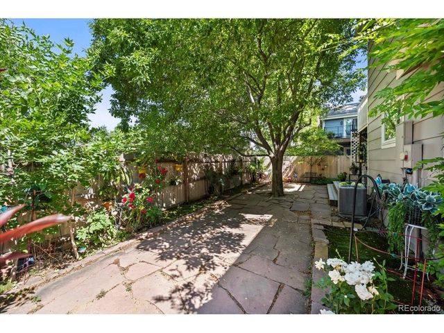 8060 Meadowdale Sq, Niwot, CO 80503