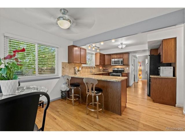 8060 Meadowdale Sq, Niwot, CO 80503