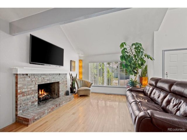8060 Meadowdale Sq, Niwot, CO 80503