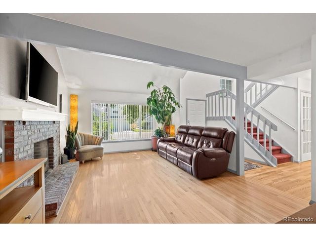 8060 Meadowdale Sq, Niwot, CO 80503